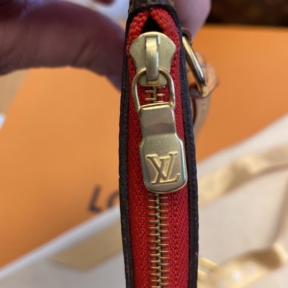 𝅺LOUIS Vuitton Pochette in Cherry. EXCELLENT CONDITION. - Picture 3 of 5